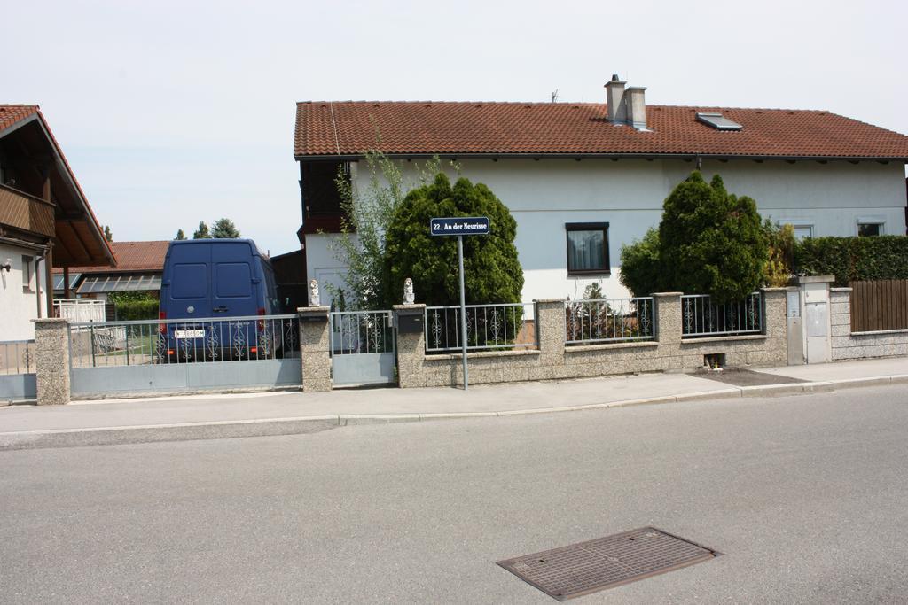 Three-Bedroom House with Garden,351009646:JPEG